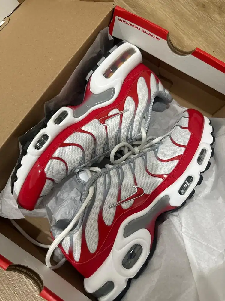 NIKE AIR MAX PLUS