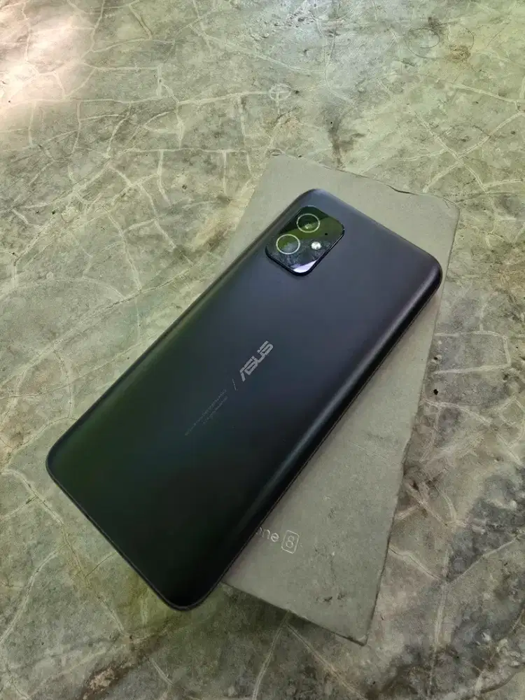 Asusn Zenfone 8