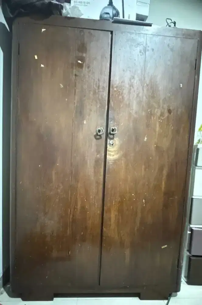 Lemari jati vintage