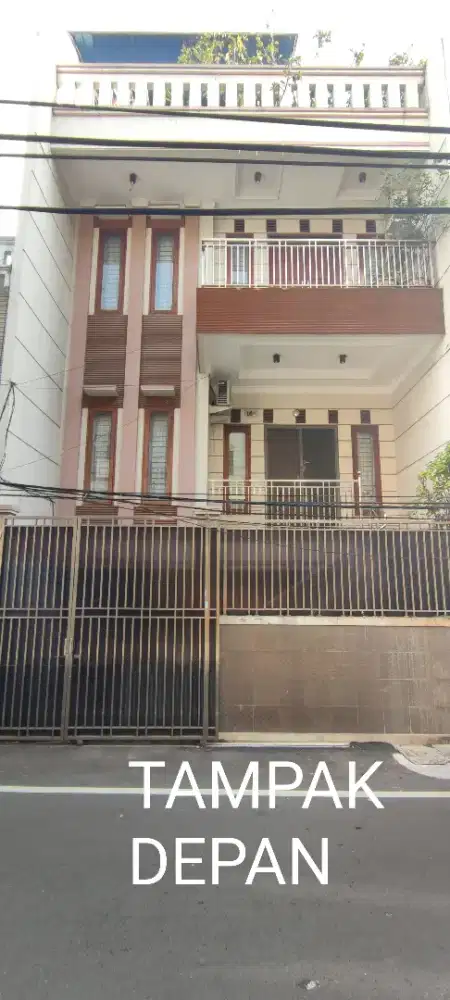 Rumah Dijual /Disewakan/Join kerjasama jalan besar 4 lantai ada gudang