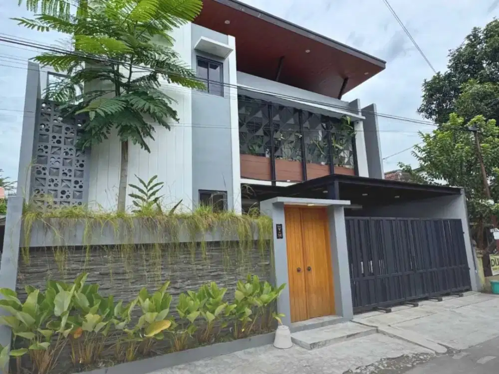 Rumah Megah Istimewa Langka di Jogja Full Furnished selangkah ke Ambarukmo dan Pakuwon Mall Jogja dalam Ring Road