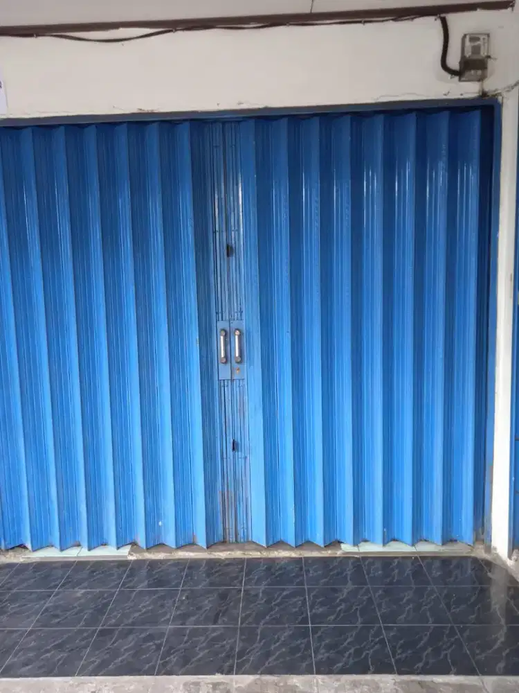 Kios Pinggir Jalan Raya