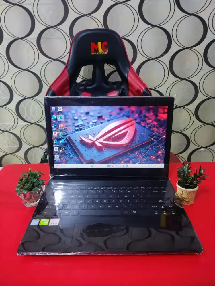 ASUS Pro P2240UQ Core i7[RAM 8GB/SSD/NVIDIA]