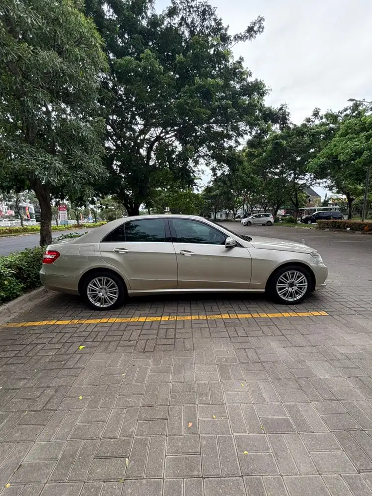 Mercedes-Benz E300 2009 Bensin