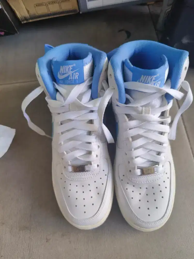 PL sepatu sneakers wanita Like New