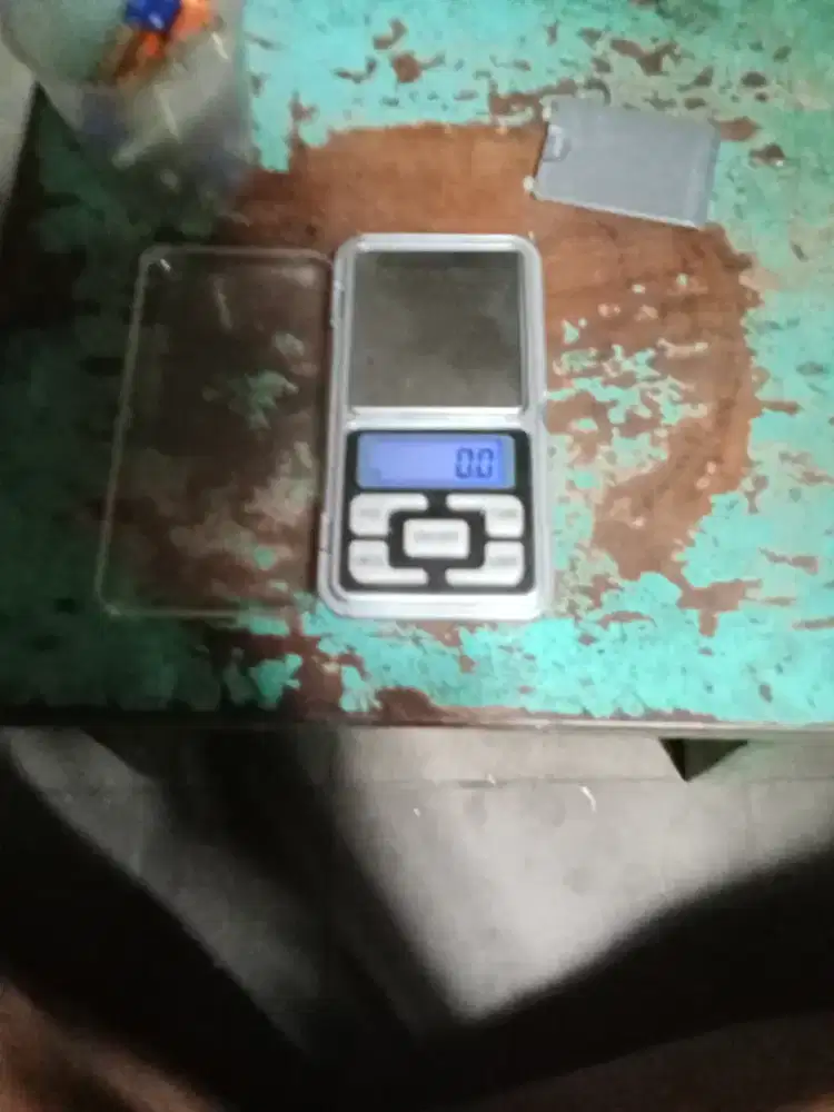 Timbangan untuk menimbang emas atau batu akik