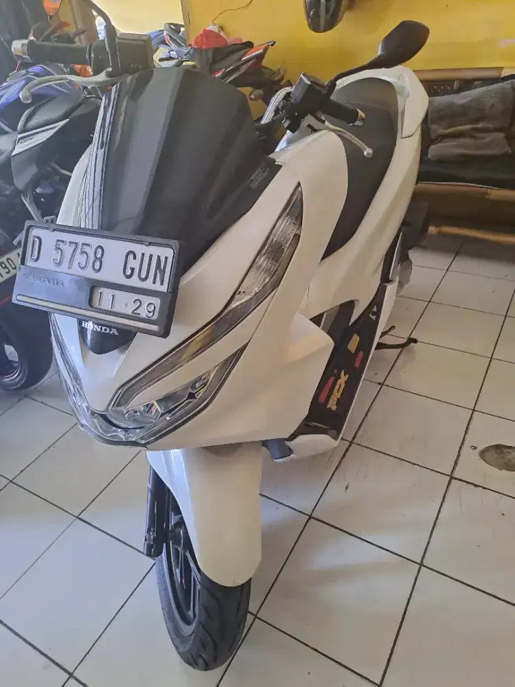 Pcx cbs 2018 warna putih tahun 2019