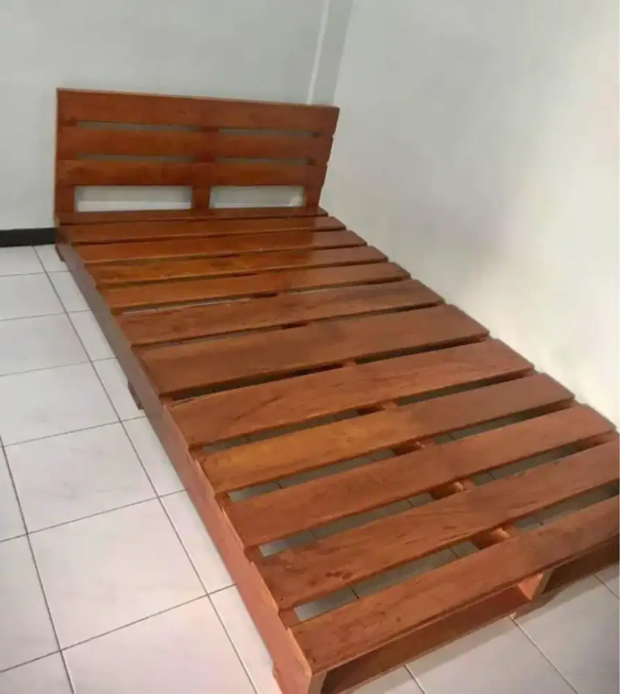 Tempat tidur minimalis lesehan