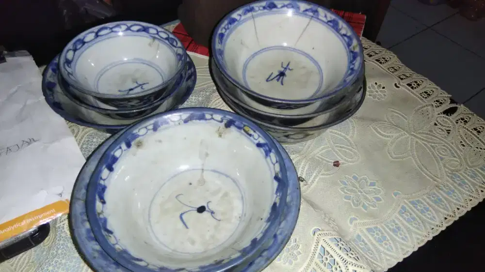 Piring dan Mangkok Keramik Kuno