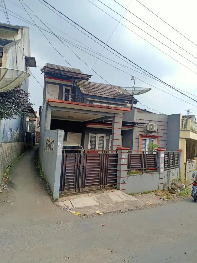 RUMAH Di JUAL DI SUKABUMI LOKASI PINGGIR JALAN SEMI FURNISH MURAH