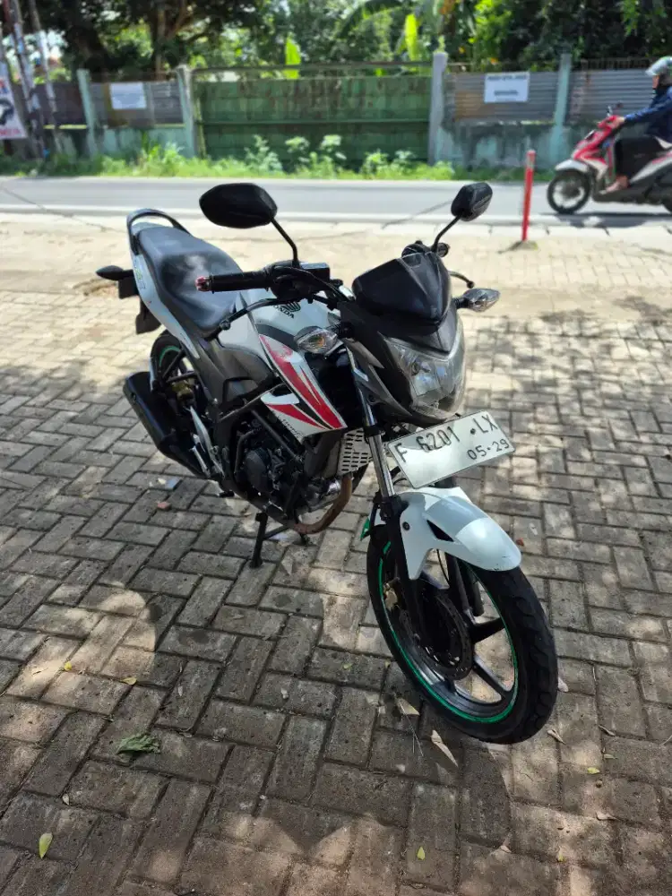 Dijual Honda CB150R tahun 2014 pajak hidup