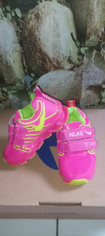 sepatu nyala bayi