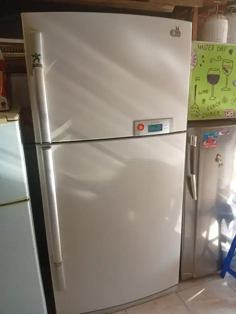 Kulkas bekas 2 pintu Mer LG jumbo kea Dingin rak kumplit