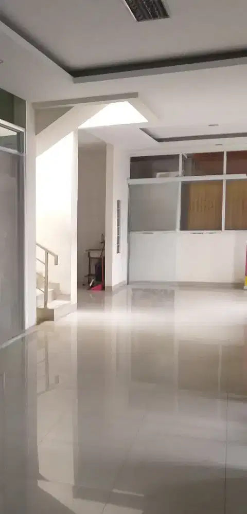 Dijual gedung 3lt 1100m2 Jl. Riau