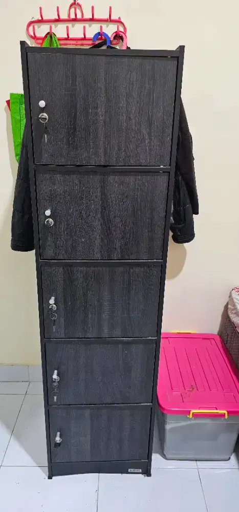 Lemari 5 tingkat