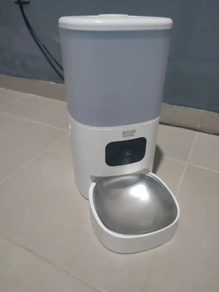 Tempat makan otomatis kucing atau anjing
