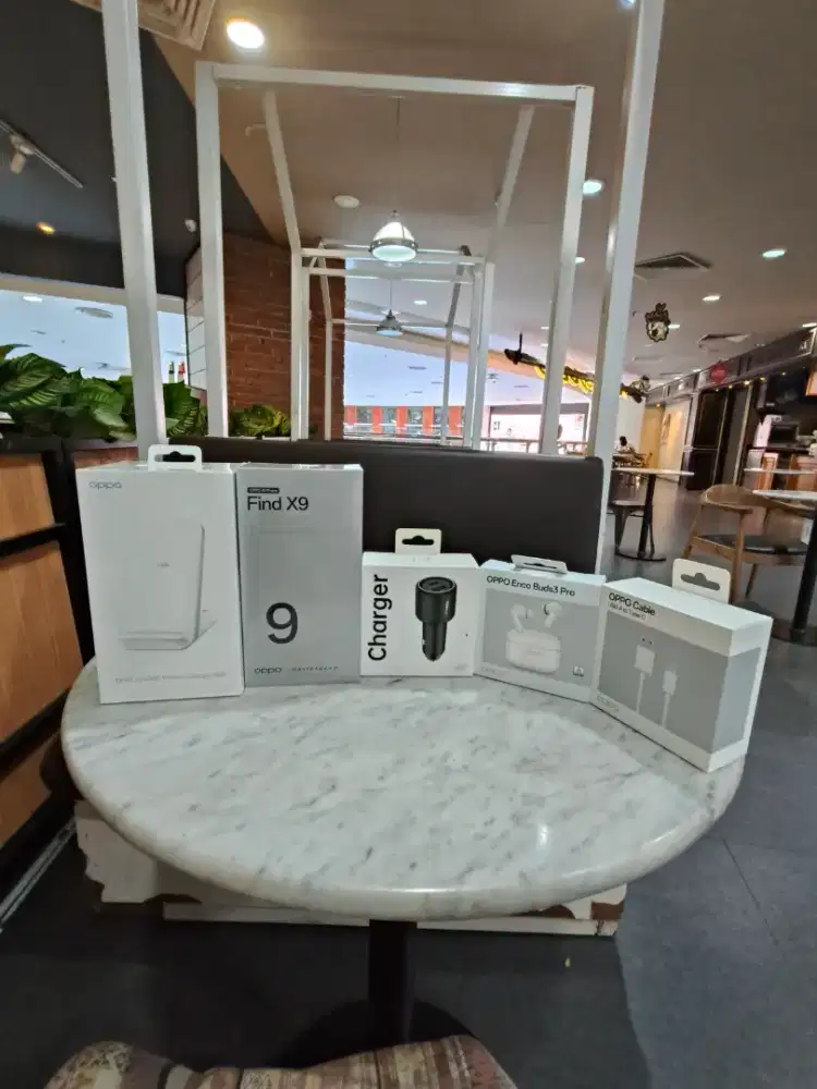 Di jual Oppo find x9 warna merah