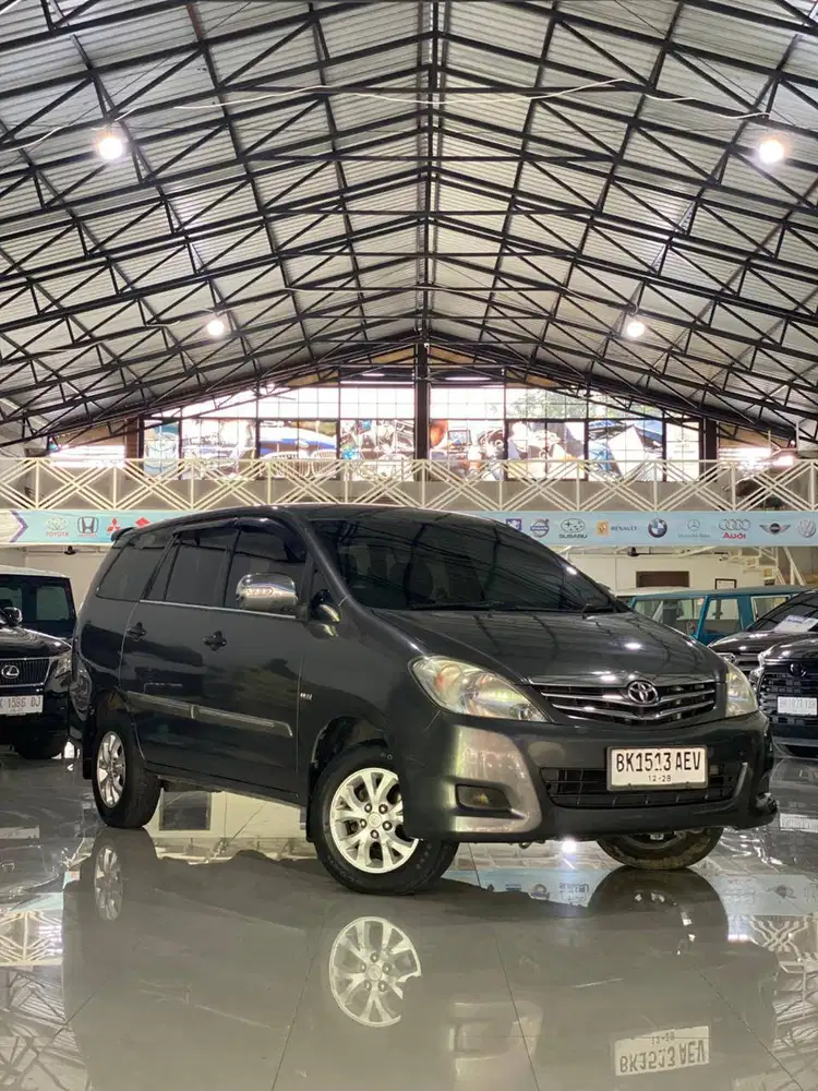 INNOVA MATIC 2011 TIPE G Luxury