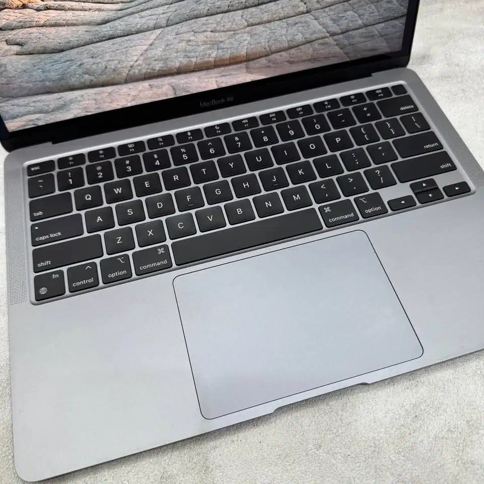 SALE MacBook Air 13 inch 2020 chip M1 RAM 8/128GB