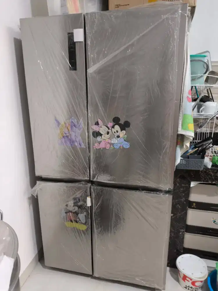 Kulkas Side-by-side Hisense RS868N4ISU