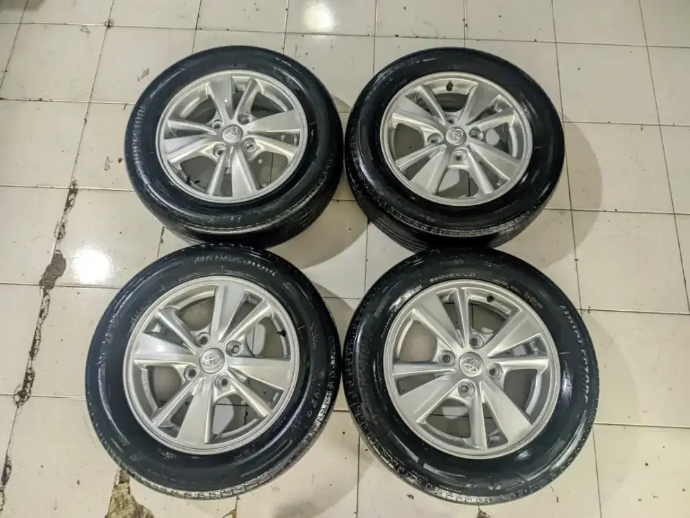 R15 original avanza velos mulus+Ban Bridgestone 80%