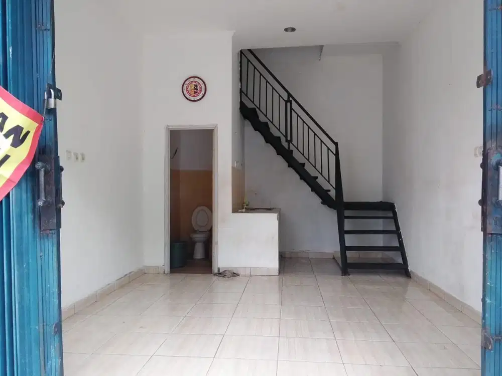 DISEWAKAN RUKO 2 LANTAI TAHUNAN