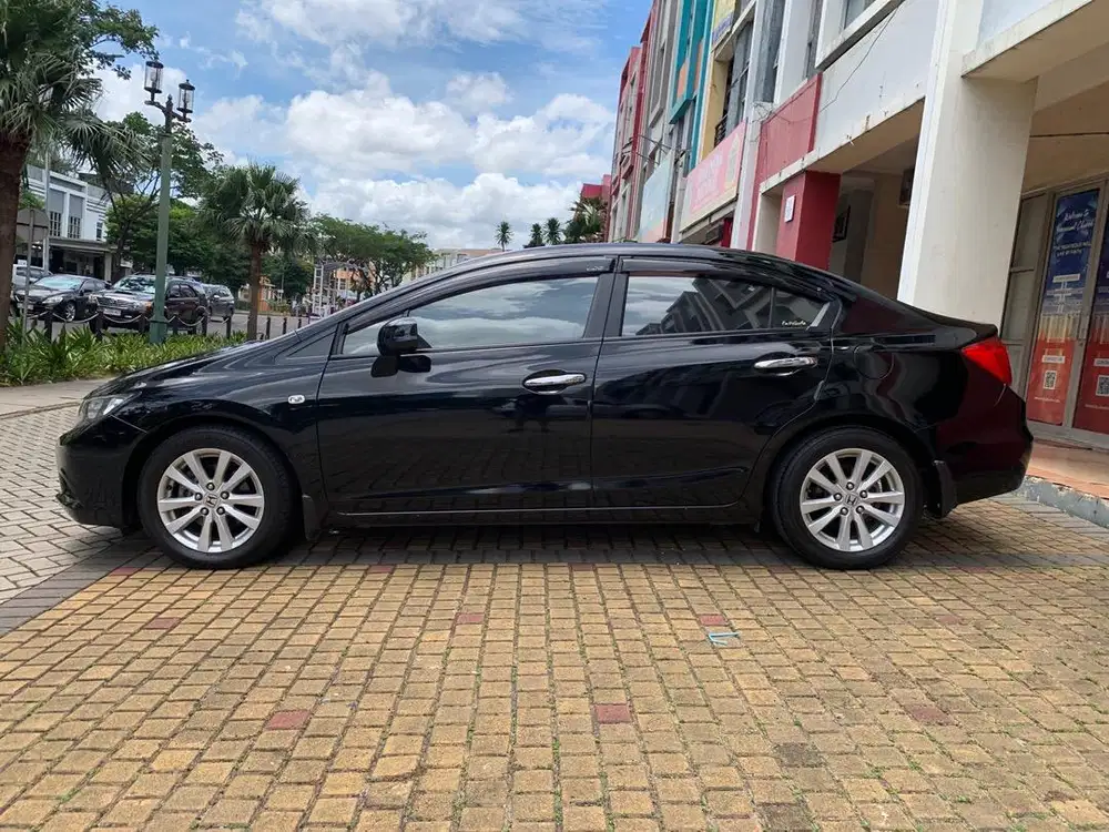 Honda civic FB 1.8 bensin AT 2013 hitam