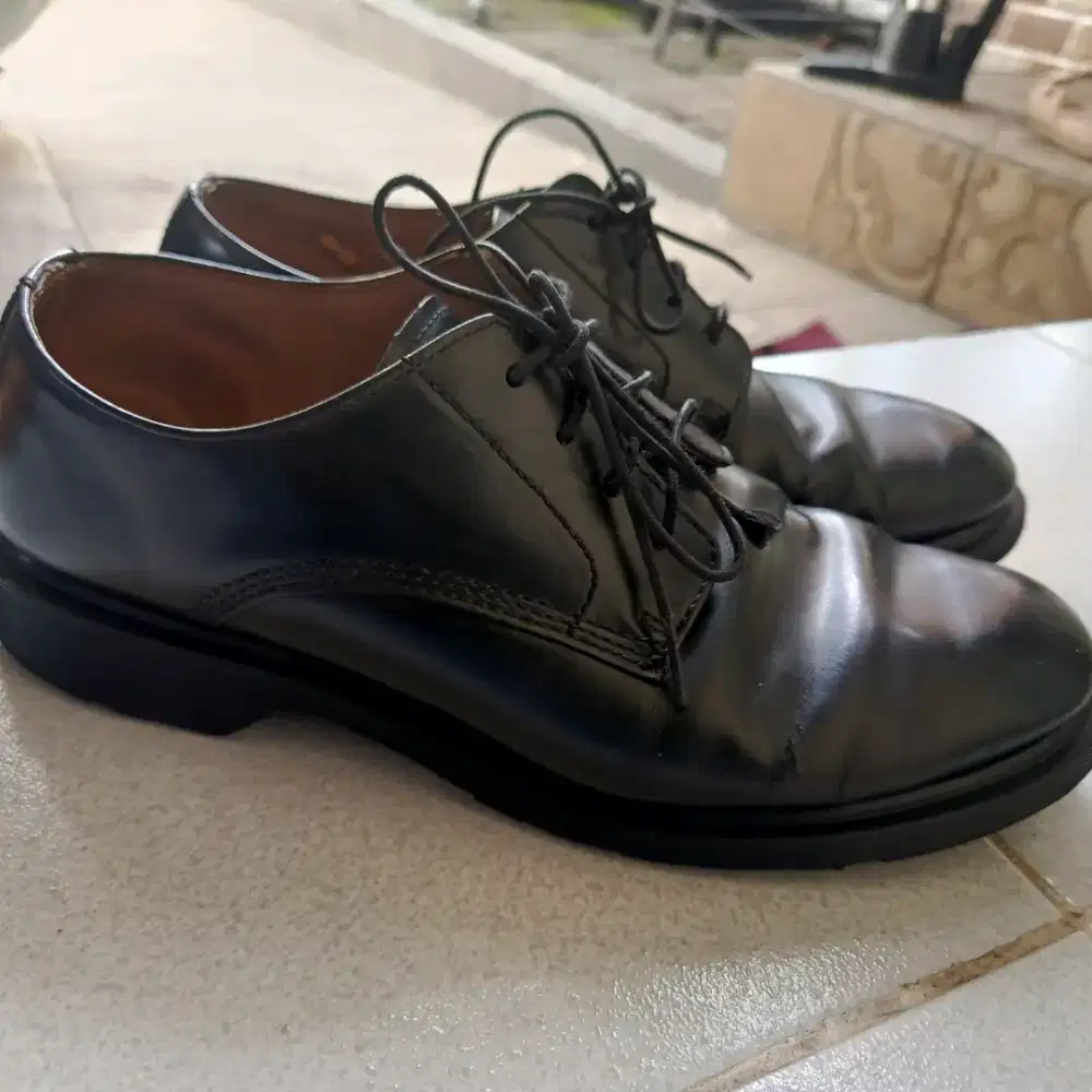 Spatu Dr. Martens (Dokmart)