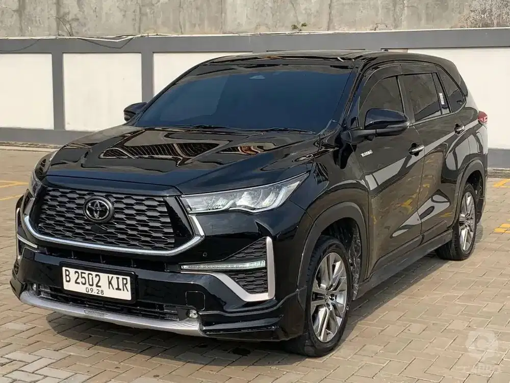 Toyota Zenix 2.0 Q Modelista Hybrid AT 2023 Hitam PREMIUM B2502KIR