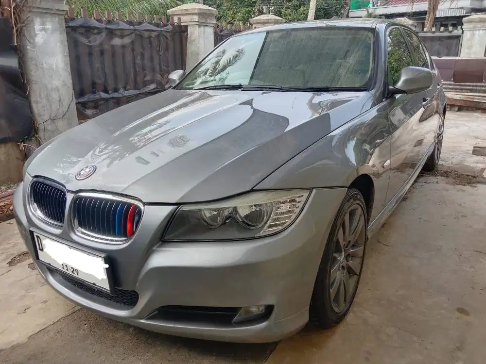BMW 320 i E90 2010 Silver 2009 bmw bekas mobkas 2011 Jual Cepat bu