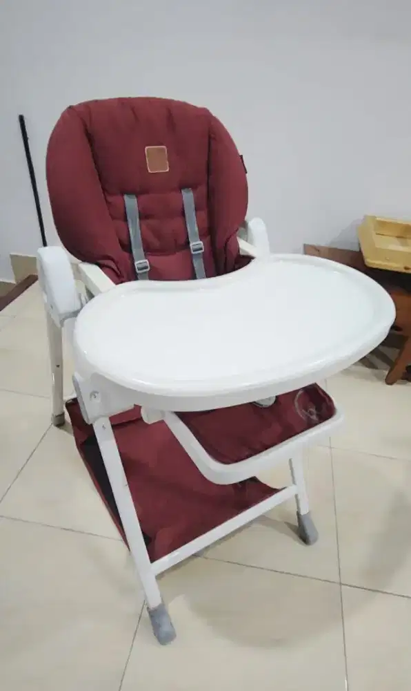 Tempat duduk makan anak