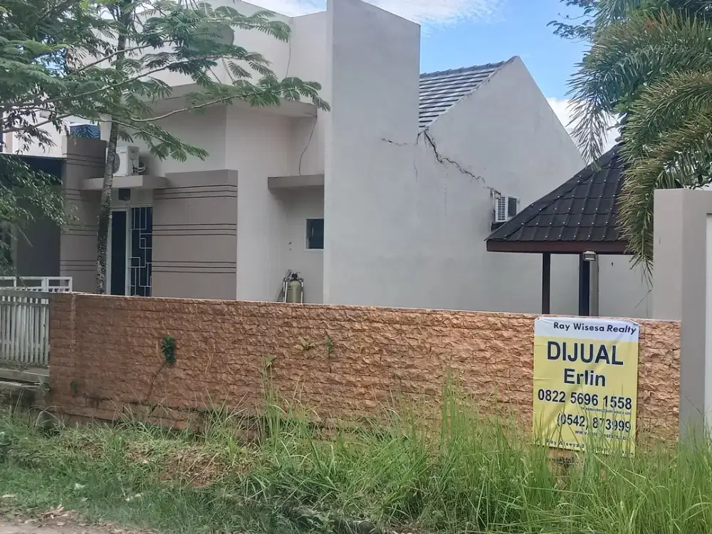 Rumah posisi hoek Komp. Daun Village