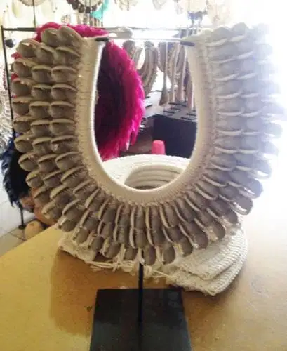 Hiasan Native Shell Pajangan Kalung Papua