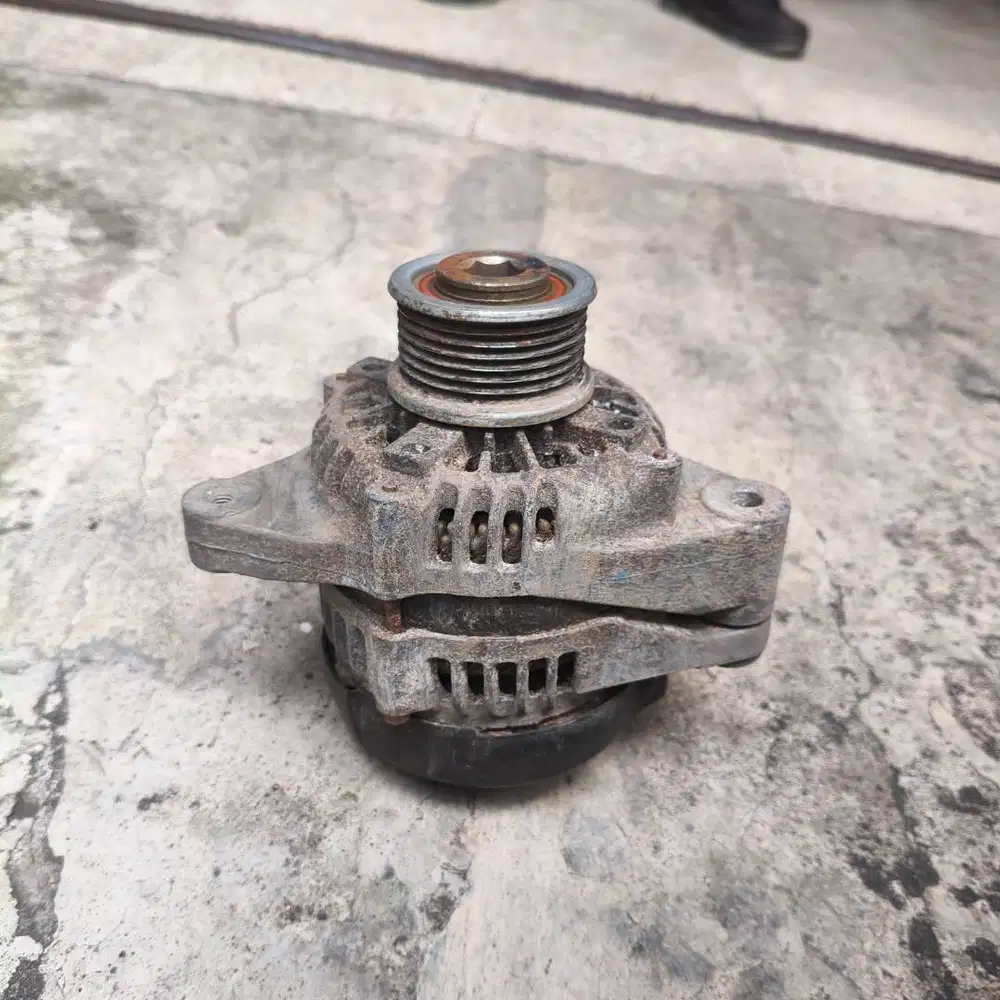 Dinamo Alternator/Amper Mobil Toyota Tahun 2012 Kondisi Bekas