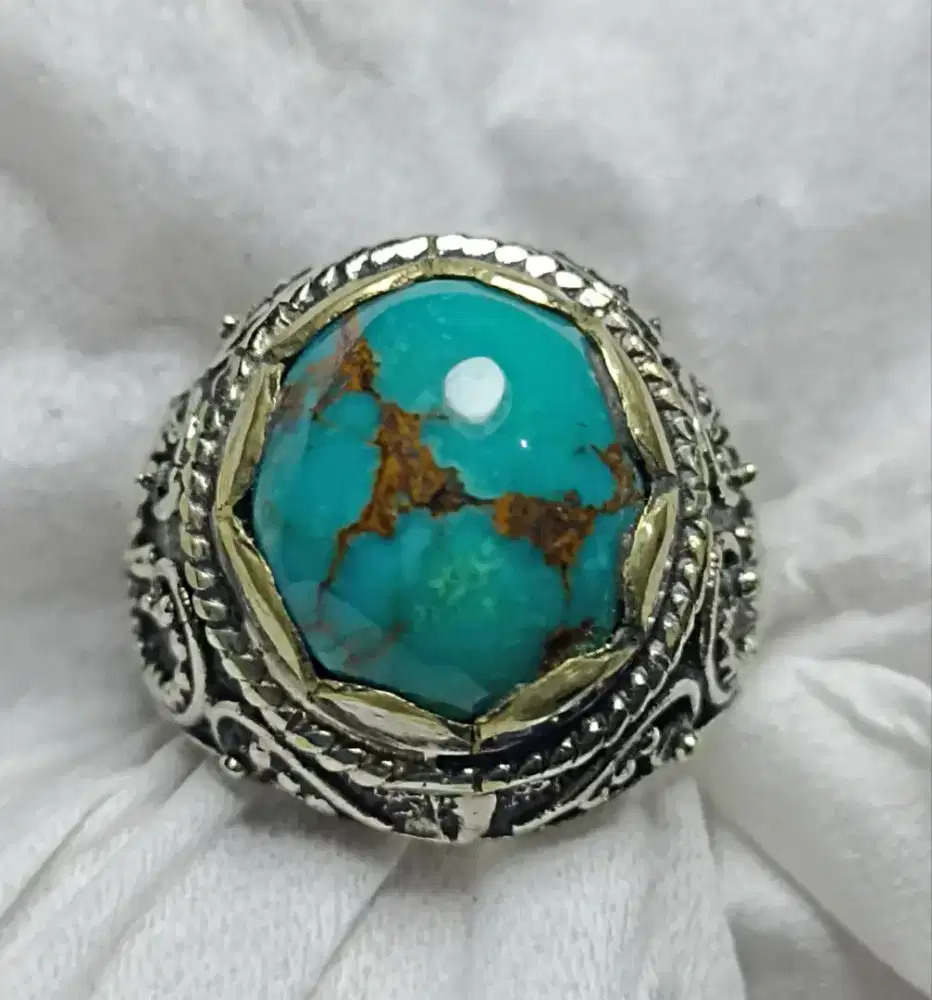 Pirus Persia urat emas indah