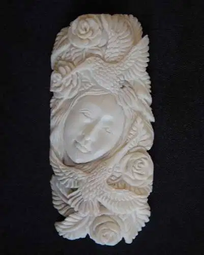 Liontin Kalung Maori