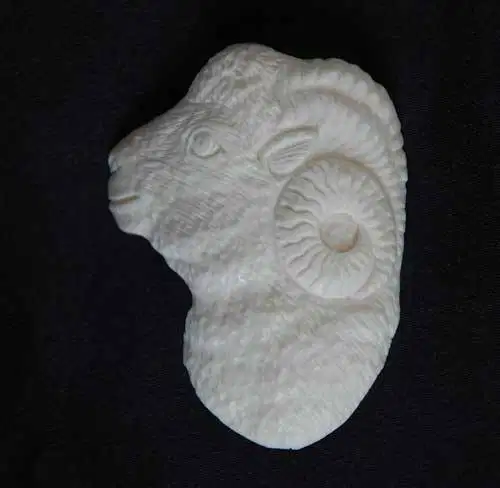 Permata Kalung Tulang Ukir