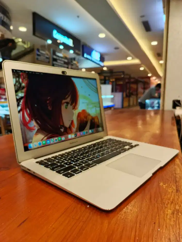 Macbook Air 13 inch , 2013