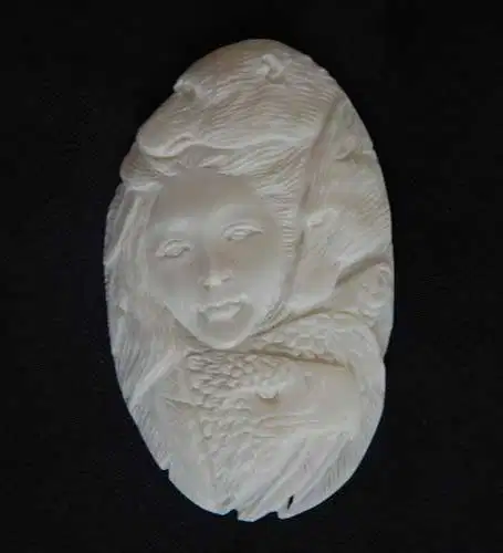 Liontin Permata Cow Bone Carving