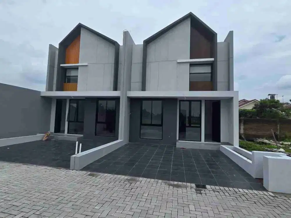 Rumah baru minimalis dengan desain modern tropis dan konsep smart home system di mayang gentan solo.