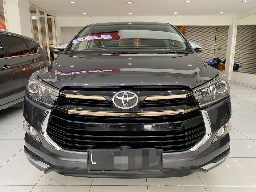 Toyota Innova venturer  2017 AT 2.4 super istimewa