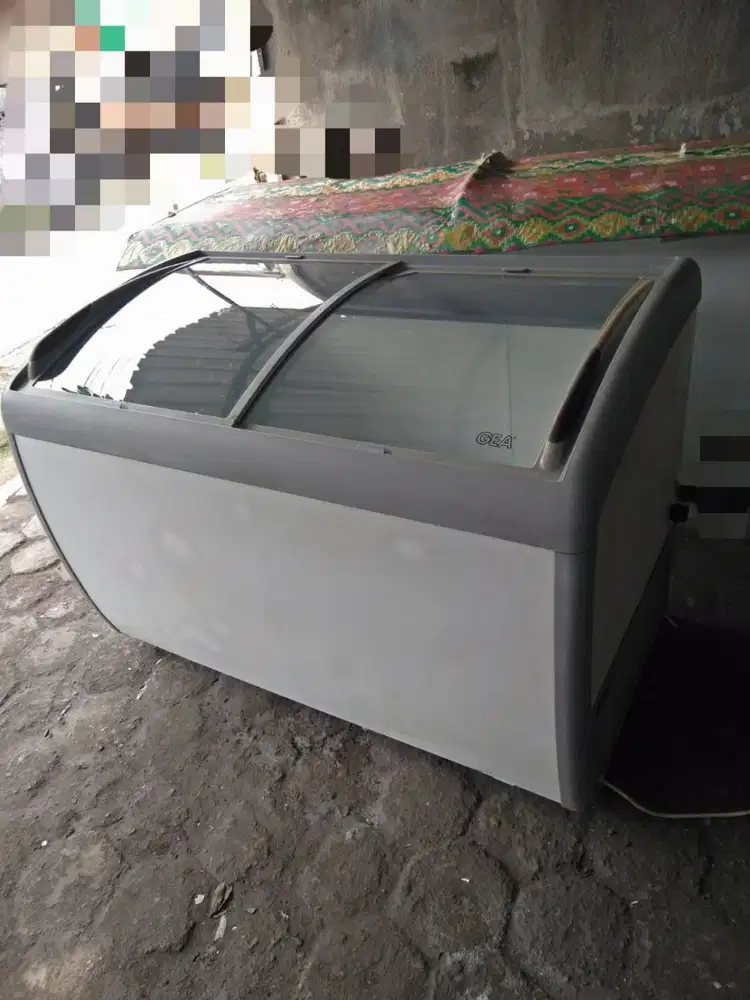 Freezer sleding kaca bekas murah merk Gea 360L