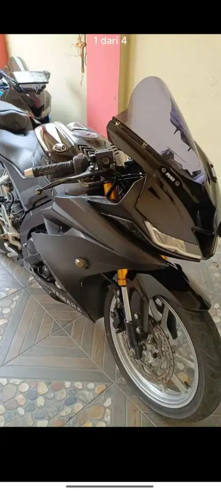 Yamaha R15 v3 Hitam