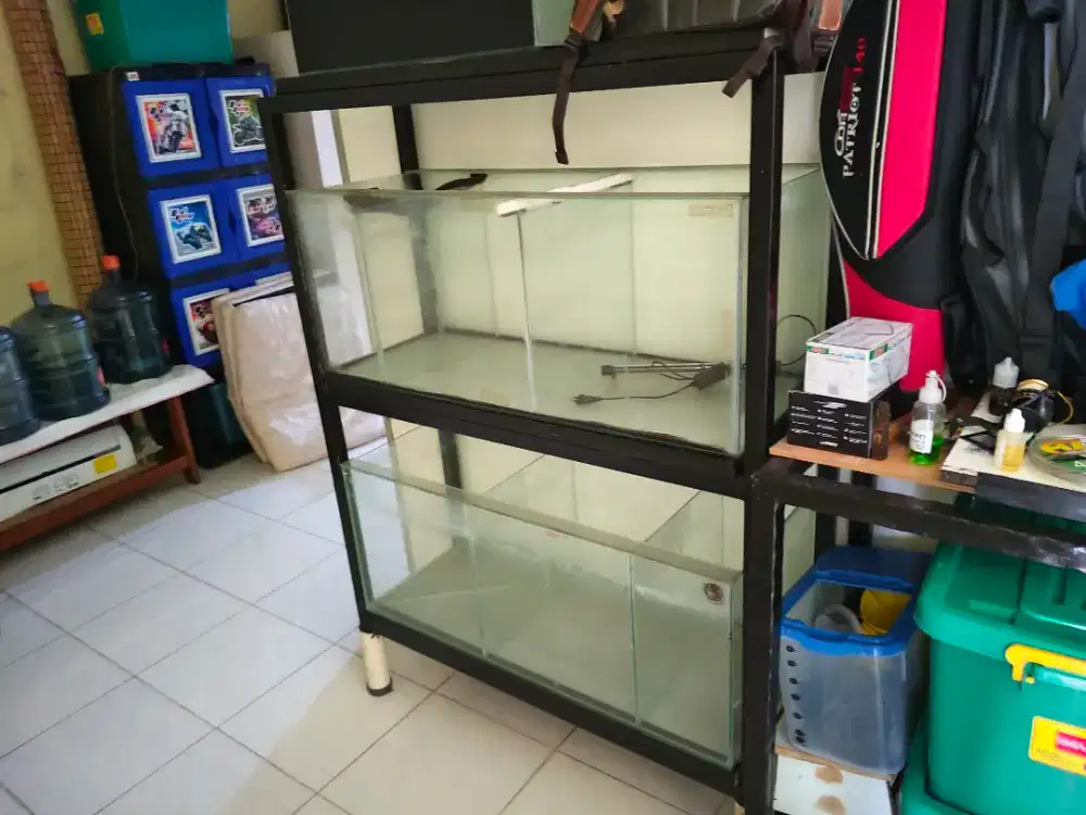 Rak dan 2 aquarium 100x40x40 sekat permanen