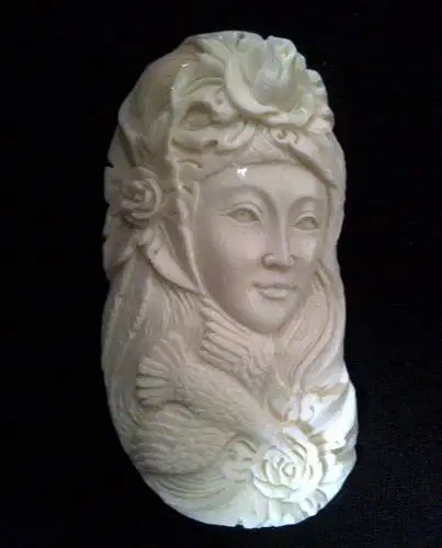 Kalung Kerang Ukir Motif Seni Maori