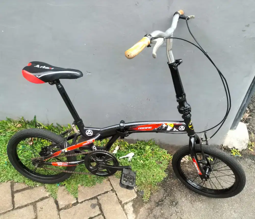 Sepeda lipat ukuran 16 kondisi normal