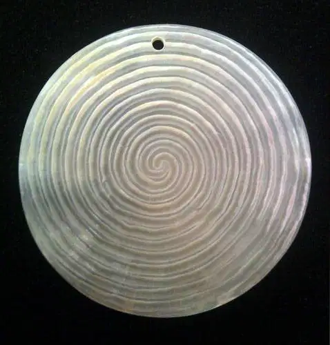 Permata Liontin Kerang Mutiara Ukir