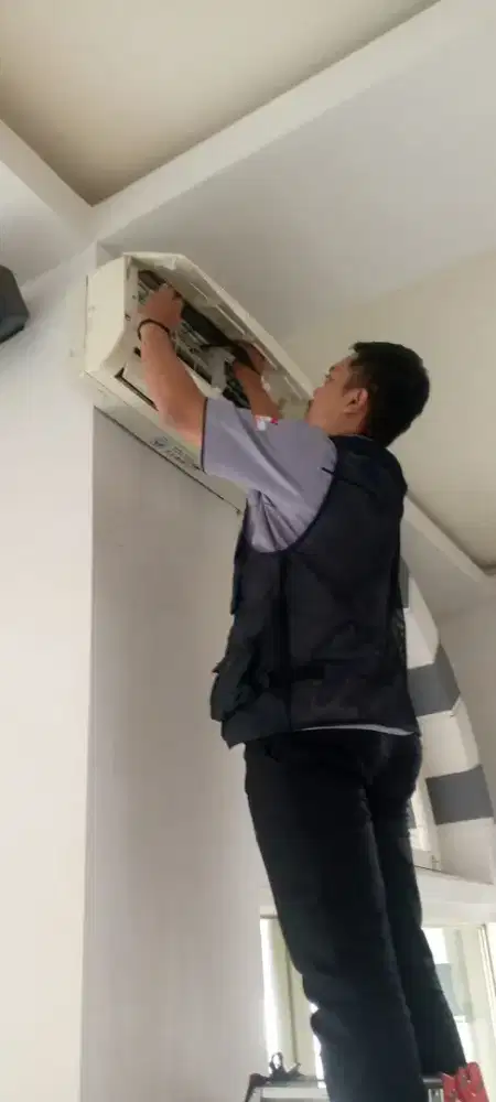 Service AC, kulkas, mesin