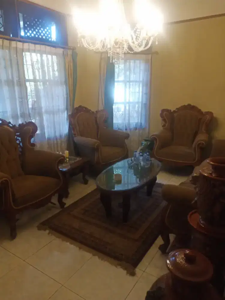 Satu set kursi tamu jati tua..