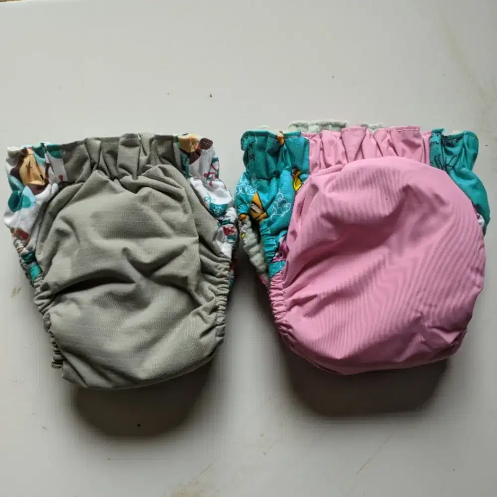 Kado bayi ibu melahirkan popok celana dan bedong bayi instan